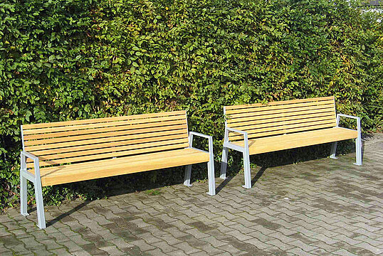 Seat Offenburg with timber seat base
