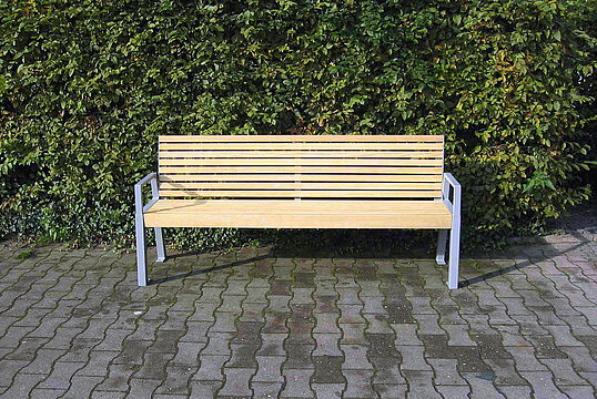 Seat Offenburg with timber seat base