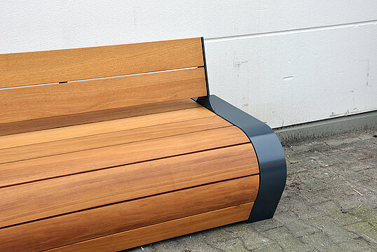 Sitzbank Beluga mit Holzauflage