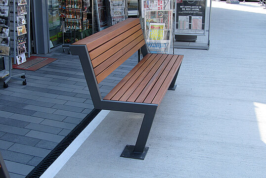 Sitzbank Henne mit Holzauflage