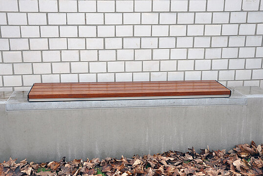 Wall top seating Aurich