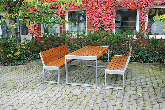 Ensemble table et bancs Cubo
