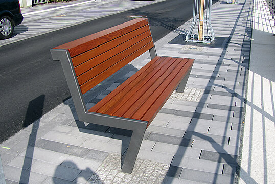 Sitzbank Henne mit Holzauflage