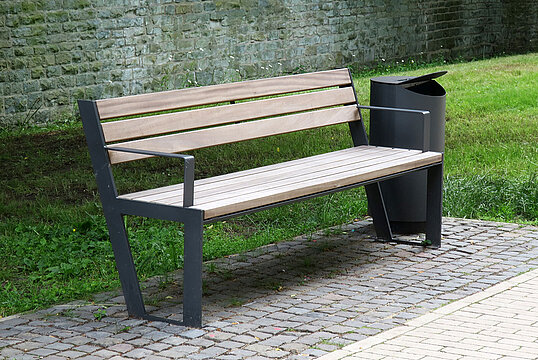 Sitzbank Legea mit Holzauflage