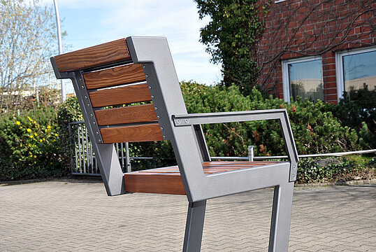 Chair Henne with timber seat base