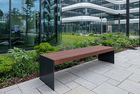 Bench Kalmar with timber seat base