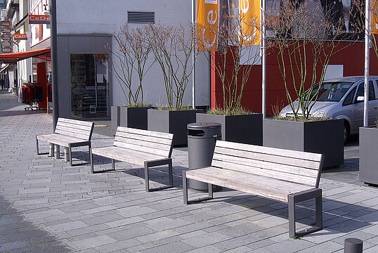 Sitzbank Cubo mit Holzauflage