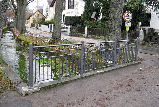 Guardrail with infill Bayern