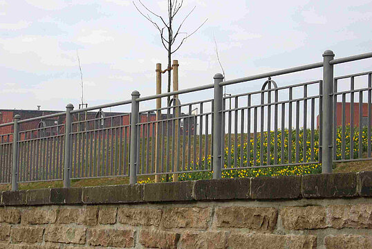 Guardrail with infill Bayern