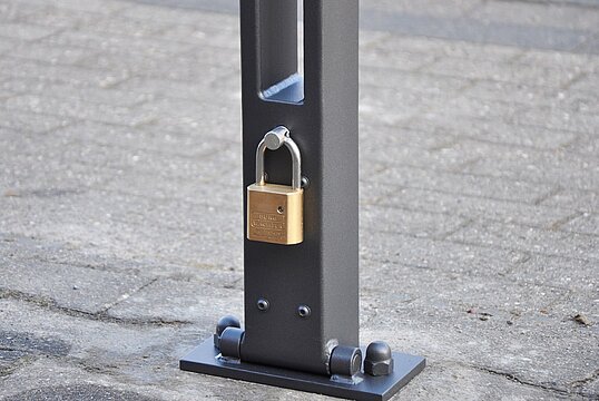 Folding bollard Scape