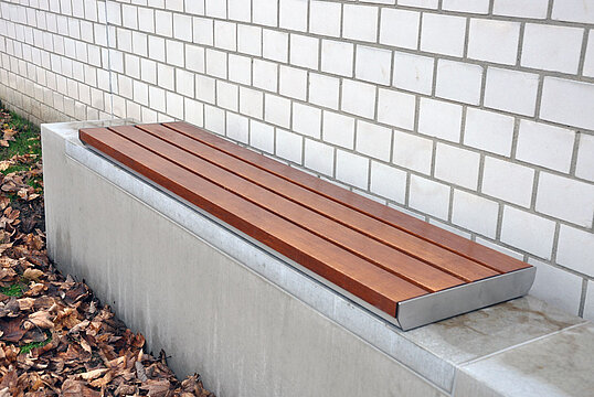 Wall top seating Aurich