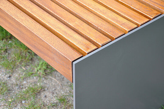 Bench Kalmar with timber seat base
