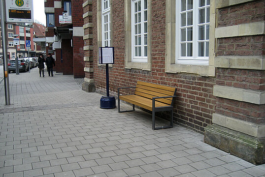 Sitzbank Cubo mit Holzauflage