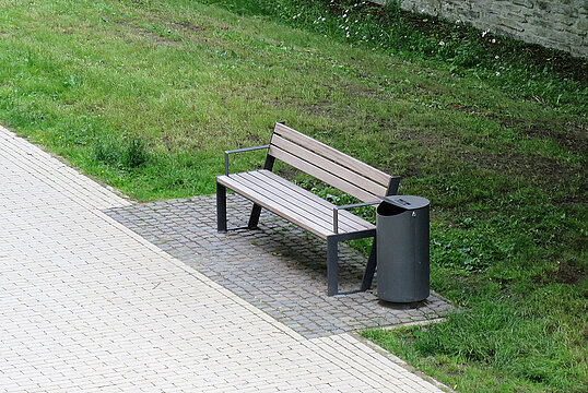 Sitzbank Legea mit Holzauflage