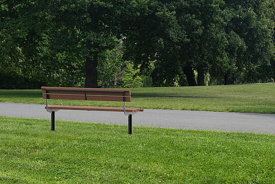 Seat Delmenhorst with timber seat base